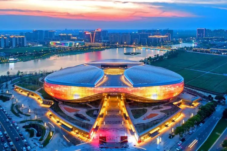 國(guó)家級(jí)工程獎(jiǎng)大滿貫！嘉興市文化藝術(shù)中心的燈光閃耀秀湖